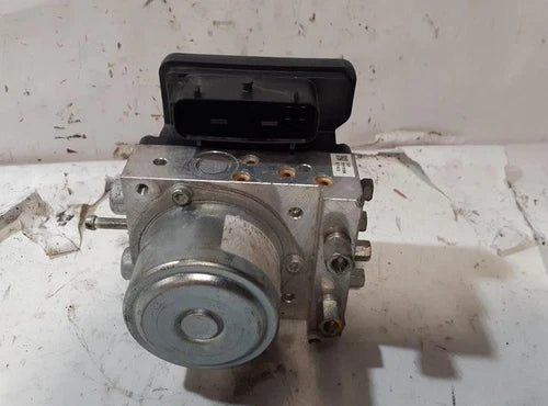 Bomba ABS 2011 Nissan Juke AWD