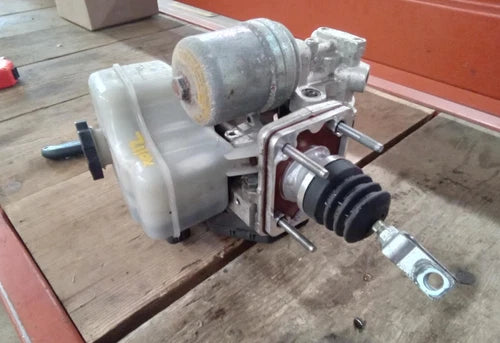 Cilindro maestro y servofreno ABS 2006-2010 Hummer H3