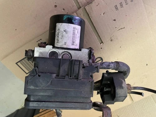 Bomba y módulo ABS 2009 Ford Escape 9L84-2C346-CA