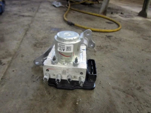 Bomba y módulo ABS 2014-2015 Honda Civic sedán LX 1.8L transmisión automática mercado estadounidense