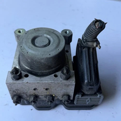 Bomba y módulo ABS 2015 Toyota Corolla 116040-40510
