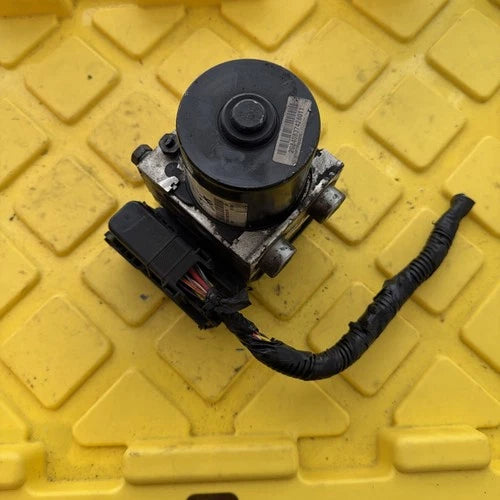 Bomba y módulo ABS 2010-2012 Ford Escape BL84-2C405-BA