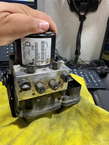 Bomba ABS 2013-2014 Ford Explorer sin control de crucero adaptativo