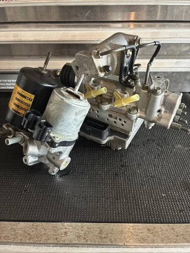 Bomba y módulo ABS 2010-2015 Toyota Prius 47210-47350