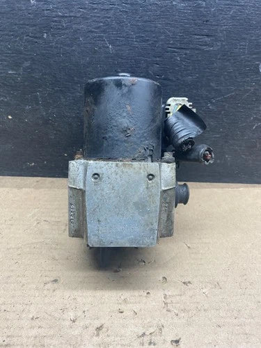 Bomba y módulo ABS 2004-2006 Chevrolet Express 13567118 Q1425