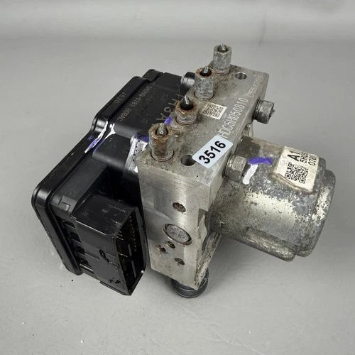 Bomba y módulo ABS 2014-2015 Honda Civic LX 1.8L VSA TR3A1 5H05G-0781