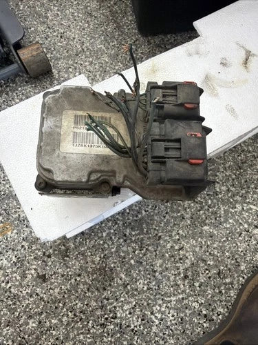Bomba y módulo ABS 2005 Dodge Ram 2500 3500 / P52010073AE