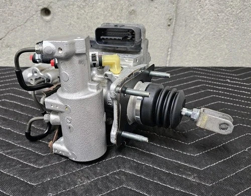 Cilindro maestro de freno ABS 2015-2017 Toyota Camry híbrido