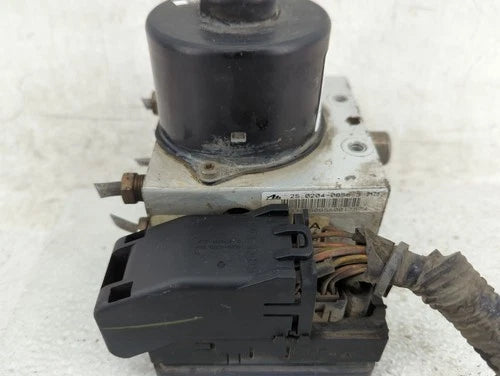 Bomba y módulo ABS 2004 Lincoln Navigator J3JB3