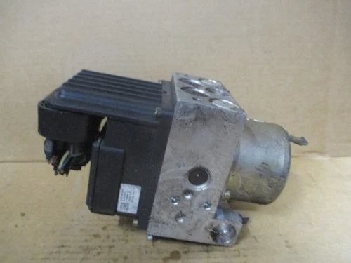 Bomba y módulo ABS 02 03 04 Nissan Pathfinder 2002-2004 476605W620