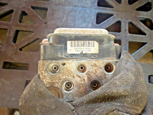 Bomba y módulo ABS 2006-2007 GMC Sierra 13567145 G7R11GU