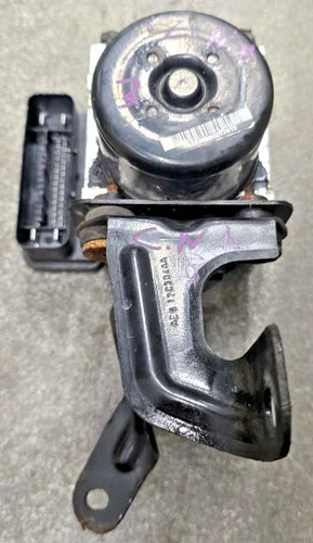 Bomba y módulo ABS 2012-2013 Ford Fiesta CE81-2C405-AA