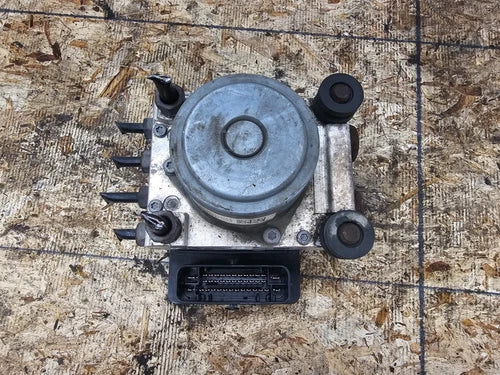 Bomba y módulo ABS Chevrolet Suburban K1500 LT 17 compute
