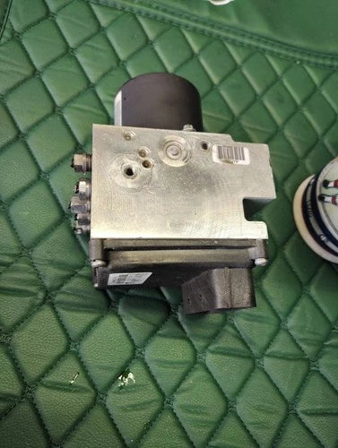 Bomba y módulo ABS 2013-2018 Ram 2500 68243623AB