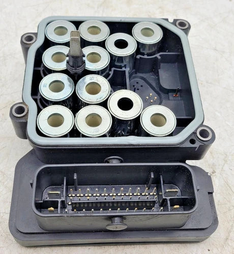 Bomba y módulo ABS 2015-2017 Ford F150 0 265 956 579