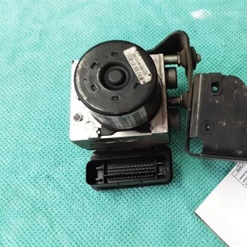 Bomba y módulo ABS 2009-2011 Volkswagen Routan FWD