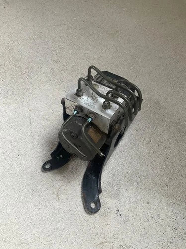 Bomba y módulo ABS 2001 Subaru Outback Legacy Impreza 27531AC060
