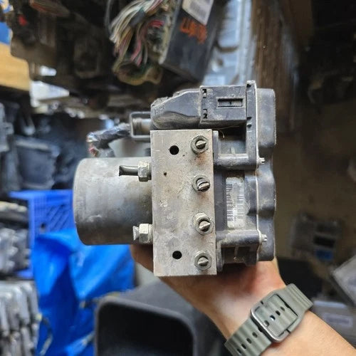 Bomba y módulo ABS 2010-2011 Toyota Camry 44540-06050