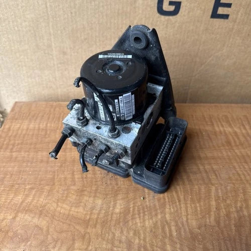 Bomba ABS 2016-2017 Volkswagen Jetta 1K0614517EJ