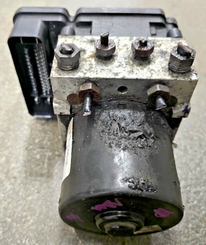 Bomba y módulo ABS 2010-2012 Ford Escape AL84-2C405-CA