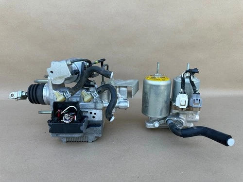 Cilindro maestro de freno ABS 2012-2016 Toyota Prius c 47210-52220