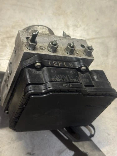 Bomba y módulo ABS 2013-2015 Honda Accord T2FL6 4L12E-0269