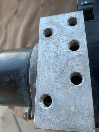 Bomba y módulo ABS Toyota 4Runner 96 97 98 99 00