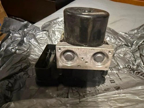Bomba y módulo ABS 2014-2015 Ford Transit Connect