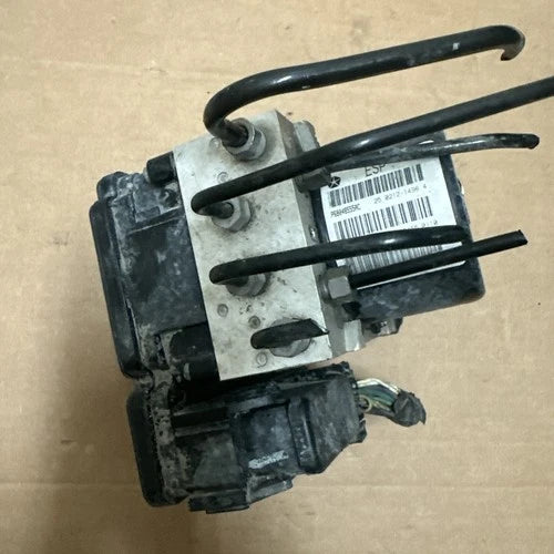 Bomba y módulo ABS 2010 Jeep Wrangler 3.8L 68048555AC